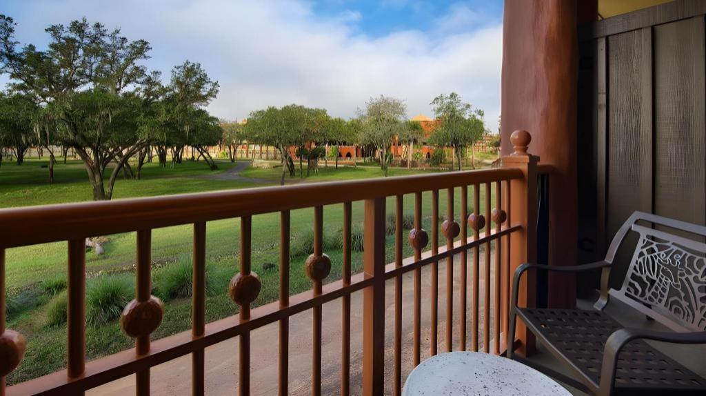 Disney'S Animal Kingdom Lodge Four Corners Екстериор снимка